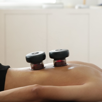 Fitdash-apparaat voor roodlichttherapie voor draadloze en moxacuppingbehandeling op het lichaam