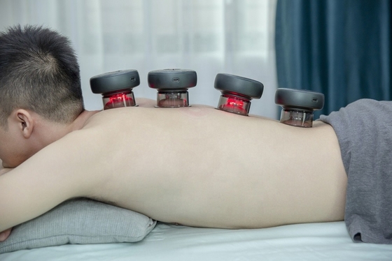 Productgrootte 94*94*72mm Cupping Therapy Massager met Chinese Hijama Cups en Rood Licht